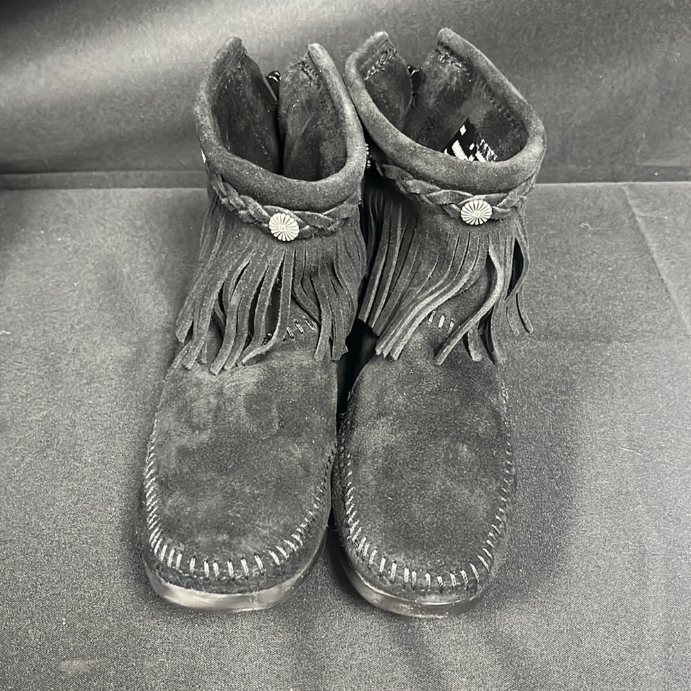 Minnetonka Women’s Zip Up High Top Boot (2917) - Picture 5 of 10